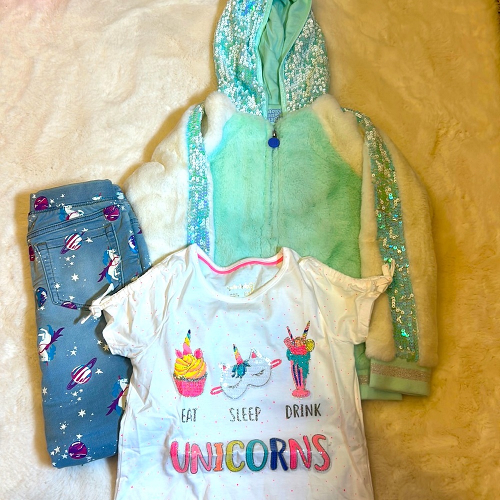 Like new girl’s unicorn bundle size 7/8!!